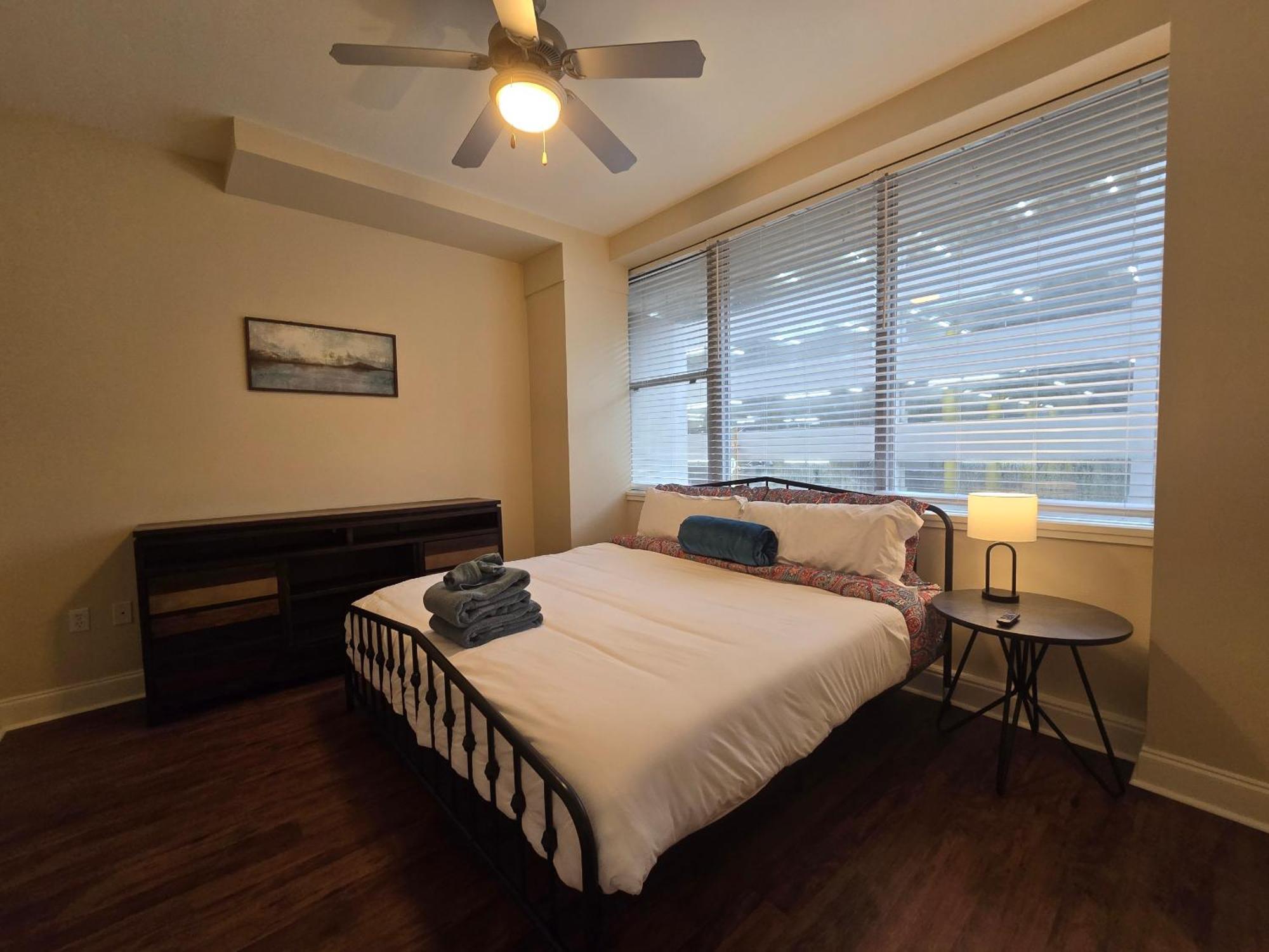 Amazing Condos Beautiful View 2 Blocks To French Quarter, Small Rooftop Pool, Gym, Seanger Theater, Super Dome, And Bourbon St New Orleans Kamer foto