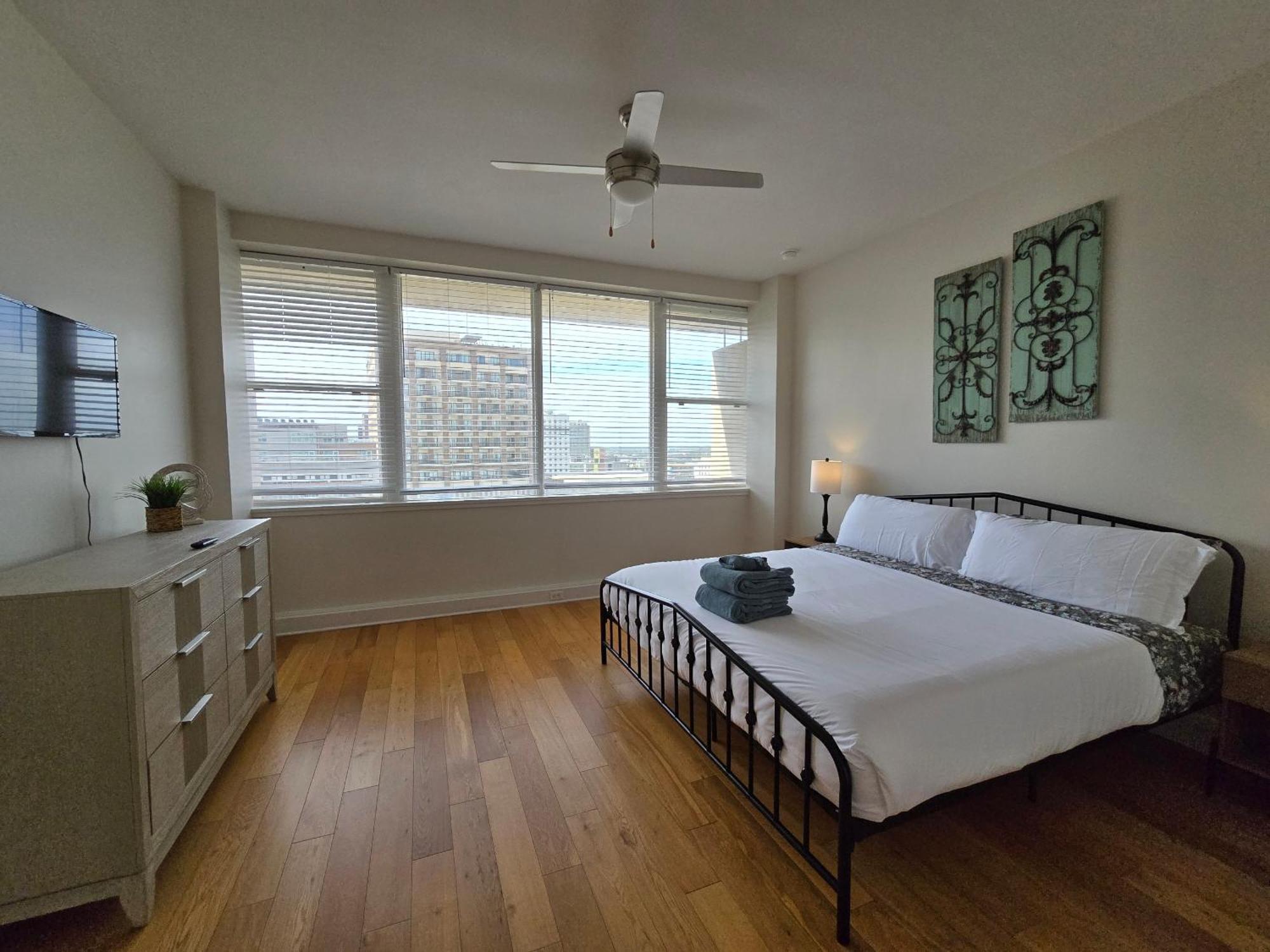 Amazing Condos Beautiful View 2 Blocks To French Quarter, Small Rooftop Pool, Gym, Seanger Theater, Super Dome, And Bourbon St New Orleans Kamer foto