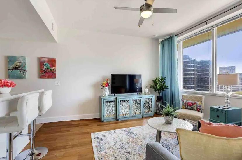 Amazing Condos Beautiful View 2 Blocks To French Quarter, Small Rooftop Pool, Gym, Seanger Theater, Super Dome, And Bourbon St New Orleans Kamer foto