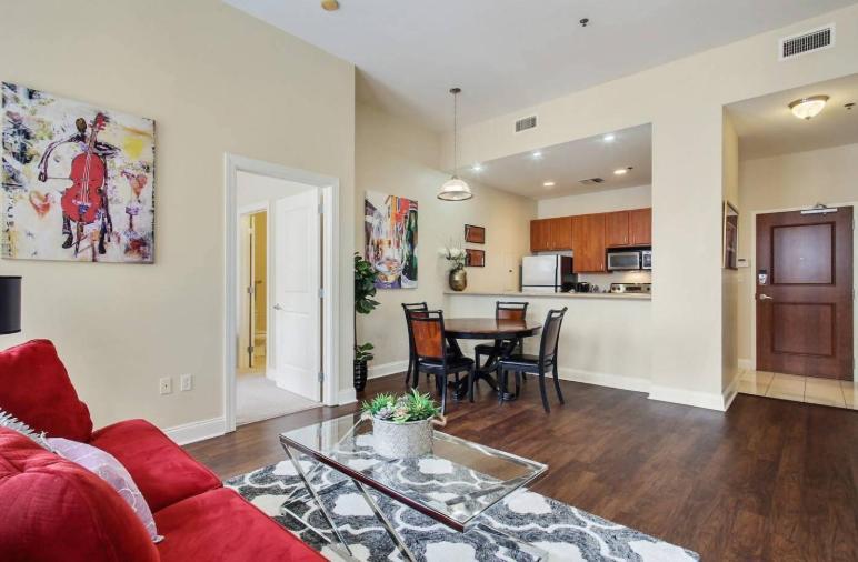 Amazing Condos Beautiful View 2 Blocks To French Quarter, Small Rooftop Pool, Gym, Seanger Theater, Super Dome, And Bourbon St New Orleans Buitenkant foto