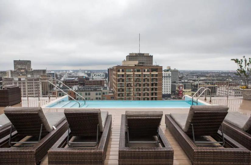 Amazing Condos Beautiful View 2 Blocks To French Quarter, Small Rooftop Pool, Gym, Seanger Theater, Super Dome, And Bourbon St New Orleans Buitenkant foto