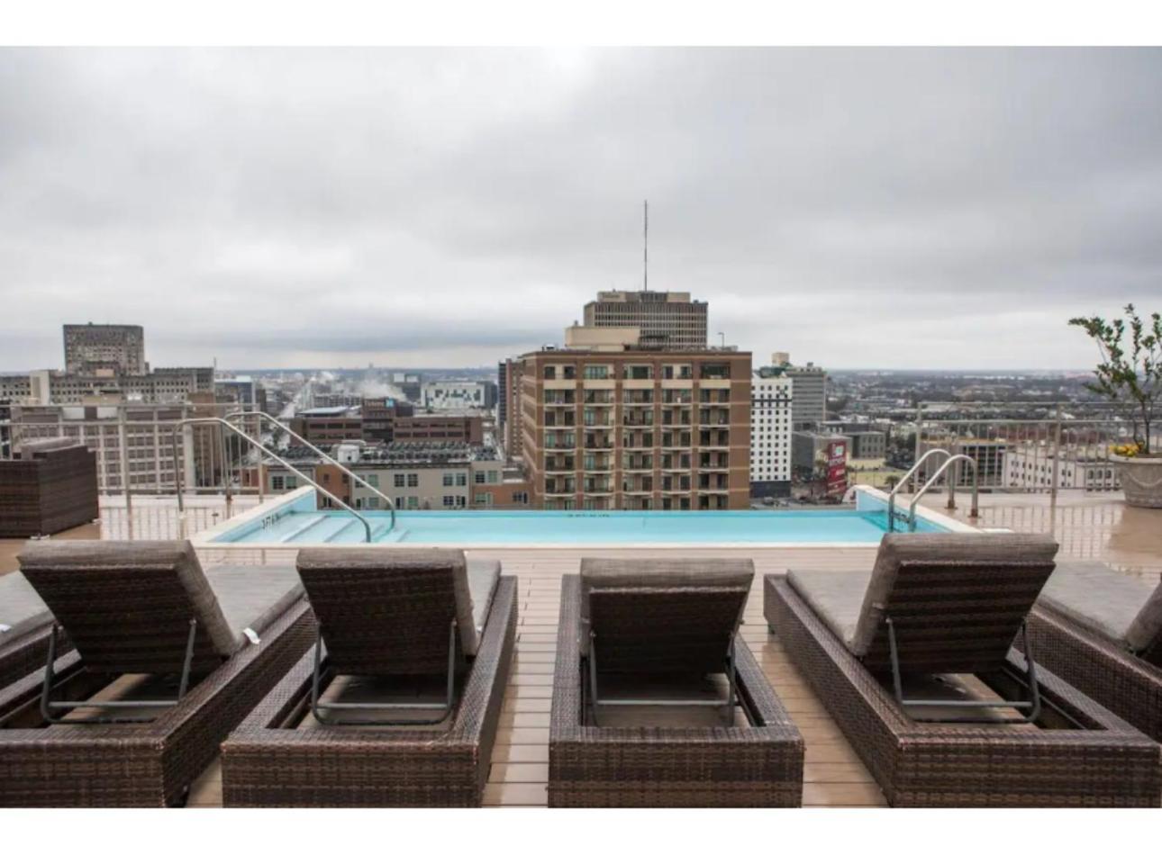 Amazing Condos Beautiful View 2 Blocks To French Quarter, Small Rooftop Pool, Gym, Seanger Theater, Super Dome, And Bourbon St New Orleans Buitenkant foto