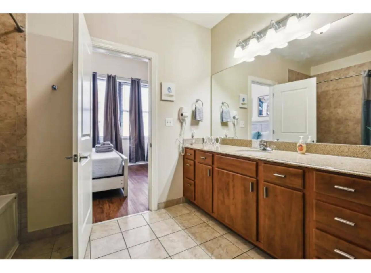 Amazing Condos Beautiful View 2 Blocks To French Quarter, Small Rooftop Pool, Gym, Seanger Theater, Super Dome, And Bourbon St New Orleans Kamer foto