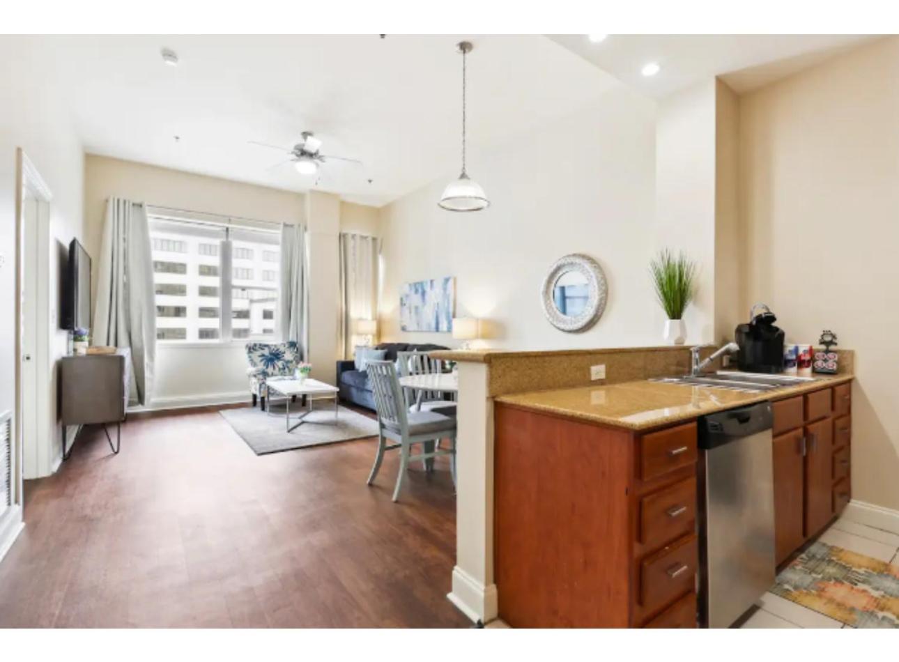 Amazing Condos Beautiful View 2 Blocks To French Quarter, Small Rooftop Pool, Gym, Seanger Theater, Super Dome, And Bourbon St New Orleans Kamer foto
