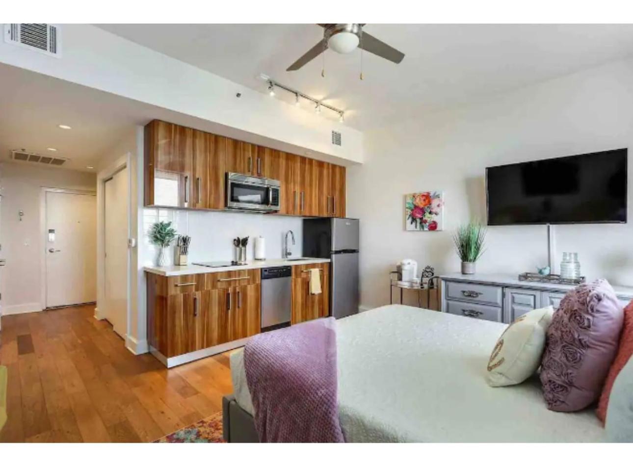 Amazing Condos Beautiful View 2 Blocks To French Quarter, Small Rooftop Pool, Gym, Seanger Theater, Super Dome, And Bourbon St New Orleans Kamer foto